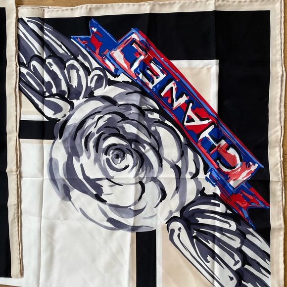 Square scarf - Picture 2 of 4